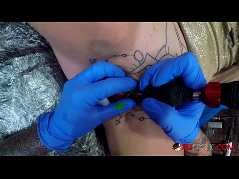 ❤️ Estremamente tatuato hottie Sully Savage ottenuto un tatuaggio sul suo clitoride ☑ Porno belloal it.porn-mz-com.ru ❌️❤